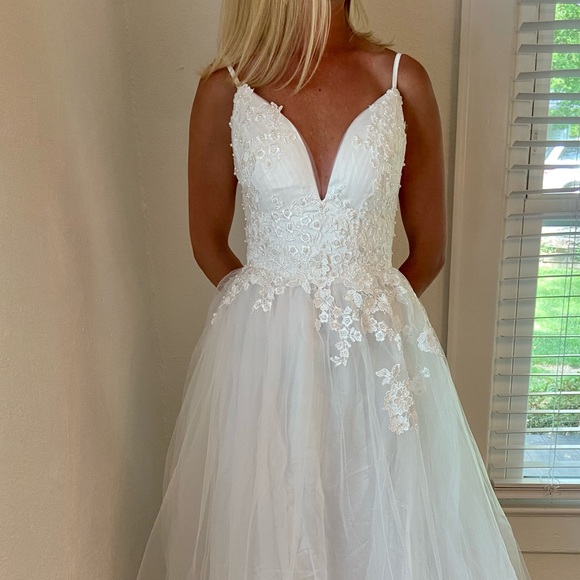 Wedding Dress - NWT size 4 - Picture 6 of 8